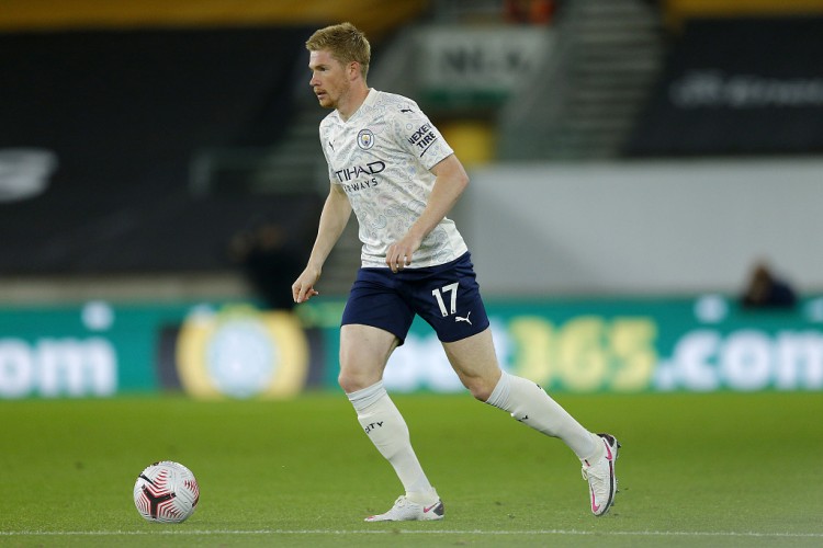 足球国足球迷自发制作横幅，为球队打气